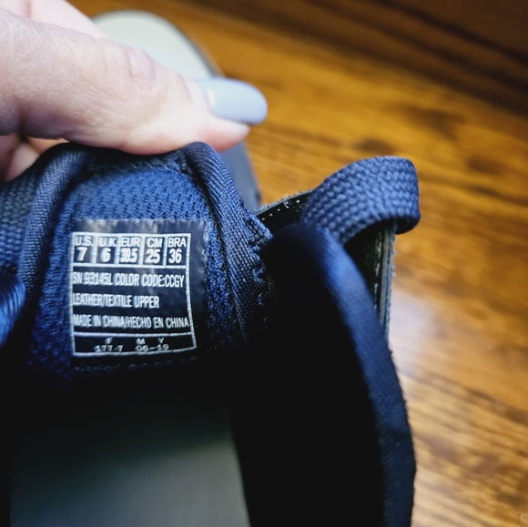 Sketchers Size 7 High top shoes - Picture 6 of 6